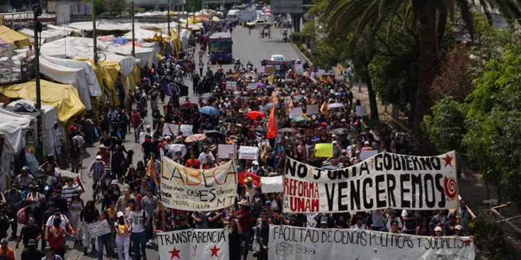 Incertidumbre y malestar por el retraso en el pago de las becas Elisa Acuña: “La SEP ya sabía que no tenía fondos”