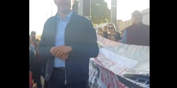 Manifestación pacífica en la SEC de docentes federales tras retiro de iniciativa de Ley del ISSSTE de las cámaras legislativas