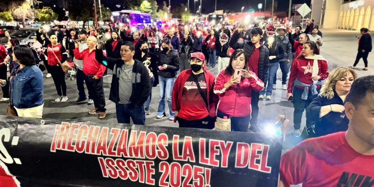 Protestan docentes en Sonora contra la reforma a la Ley del Issste