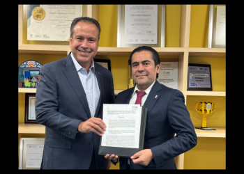 Hermosillo hace historia al recibir la primera concesión de radio pública: Toño Astiazarán