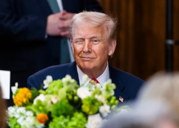 Donald Trump amenaza a Europa con aranceles del 200% al vino, el champán y otras bebidas alcohólicas de la UE