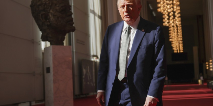El 50 por ciento de los estadounidenses desaprueba las tensiones de Trump con México