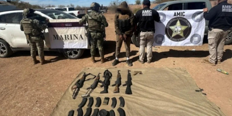 En el municipio de Trincheras, Sonora, Marina y AMIC Aseguran Arsenal y detienen a un individuo