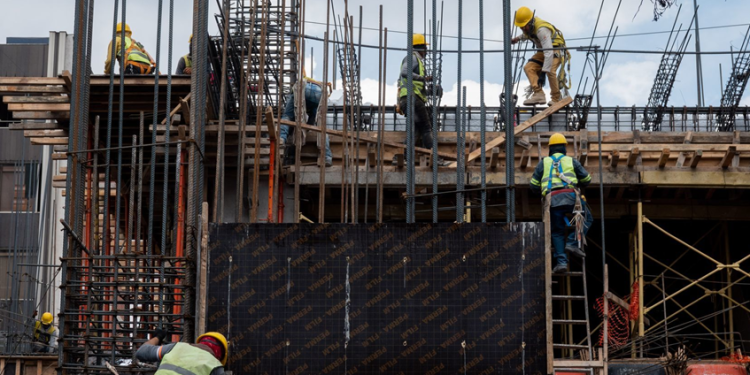 Valor de las empresas constructoras en México cayó 19% en enero, alerta INEGI