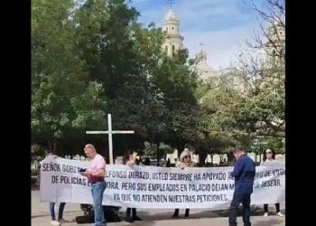 Regresan viudas de policías a exigir pago de pensión promesa del gobernador en diciembre de 2024