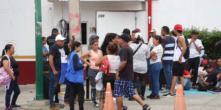 EE UU cierra centros para procesar migrantes en la frontera con México debido al poco flujo