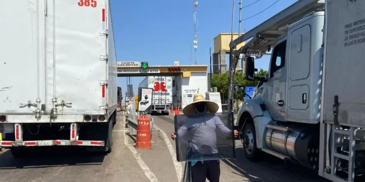En Sinaloa y Sonora, Luis Aguilar a encontrado un hogar para encontrar el pan de cada día