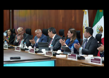 Francisco Garduño oficializa su salida del INM; pasa relevo a Sergio Salomón Céspedes