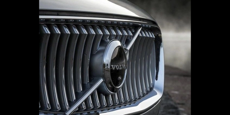 Volvo aumentará inversión en México, adelanta Ebrard