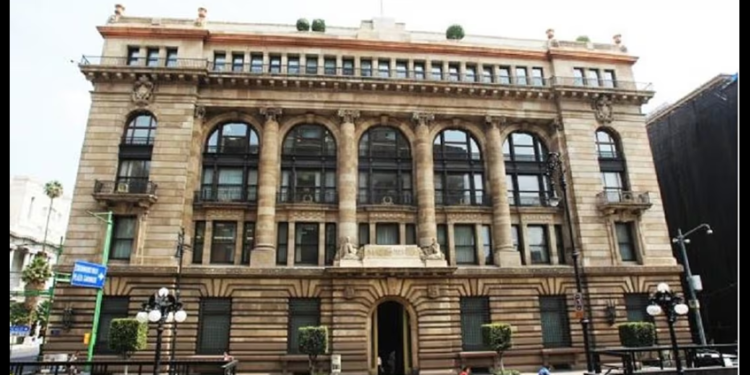 Banxico entrega al gobierno de Sheinbaum remanente de casi 18 mil mdp; recursos corresponden a último año de gobierno de AMLO