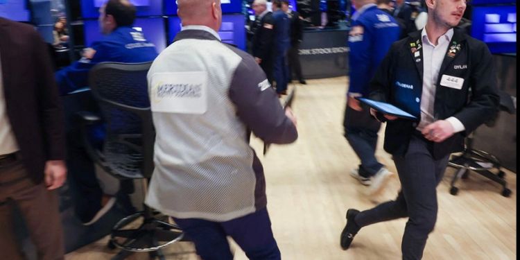 Mercados globales se infartan por guerra comercial de Trump