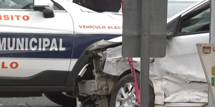 Aparatoso Choque entre Tres Autos en Bulevar Luis Encinas y Reforma en Hermosillo