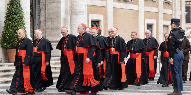 Las reuniones de cardenales entran en la semana decisiva y se espera conocer este lunes la fecha del cónclave
