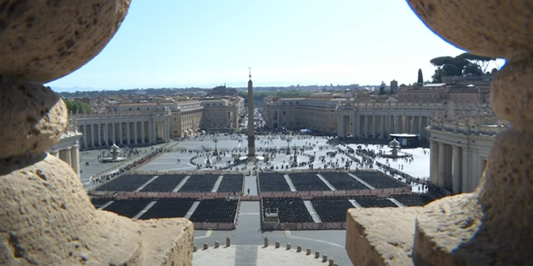 El Colegio Cardenalicio se reúne este martes para definir la fecha del funeral del papa Francisco