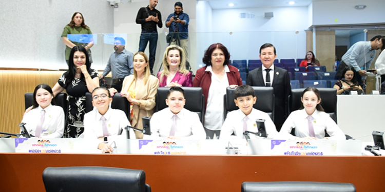 Reconoce Grupo Parlamentario de Morena a diputados y diputadas infantiles