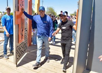Impulsa Toño Astiazarán el turismo con puerta en muelle de Bahía de Kino y anuncia nuevo andador peatonal