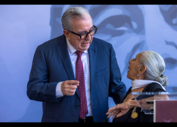 Preocupado, Rocha busca desaforar a su principal adversario interno y en Morena lo acusan de aplicar un “plan al estilo Fox”