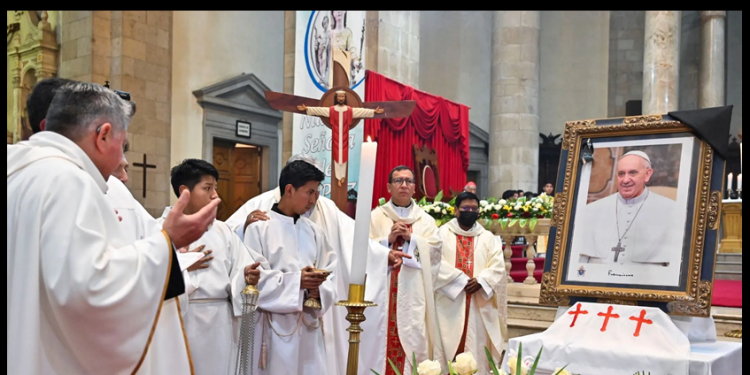 Revelan texto inédito del Papa Francisco; Habla sobre la muerte y la vejez