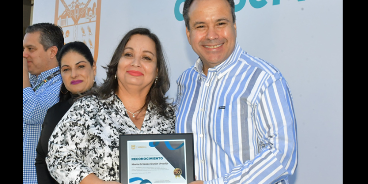 Celebra Toño Astiazarán la trayectoria de 168 servidoras y servidores públicos municipales