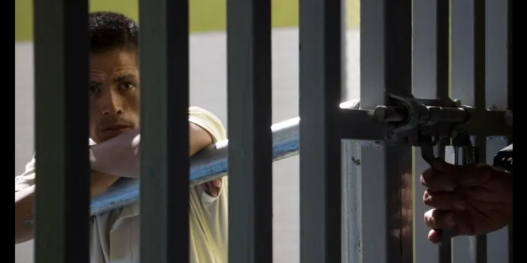 Van por estímulos fiscales para empresas que contraten a personas que salieron de la cárcel