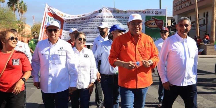 Participa SNTE 54 en el Desfile Conmemorativo del Dia del Trabajo