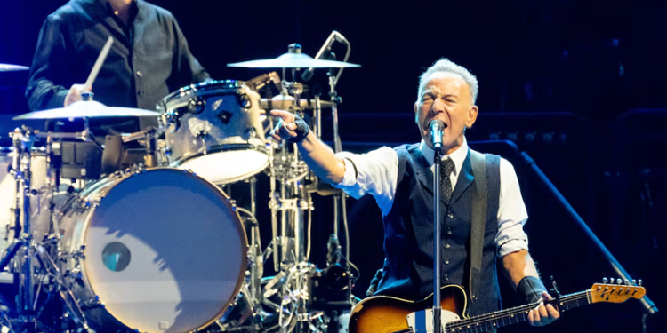 Bruce Springsteen, en el arranque de su gira europea: “Estados Unidos está en manos de una administración corrupta, incompetente y traidora”