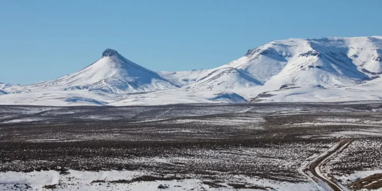 Descubren el mayor yacimiento de litio del mundo en Norteamérica: revoluciona el mercado global