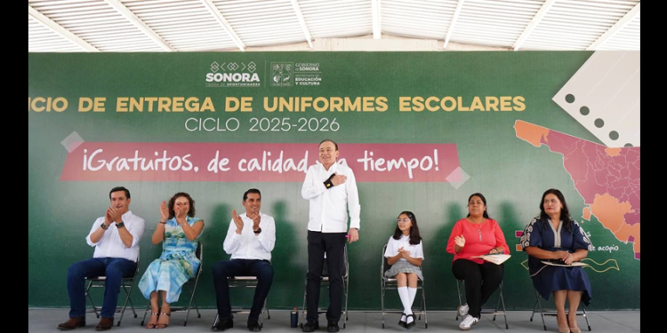 Entrega Durazo uniformes gratuitos; Sonora es modelo nacional de educación, dice