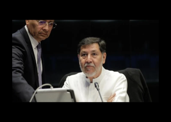 Fernández Noroña acusa a la derecha tras homicidio de colaboradores de Clara Brugada