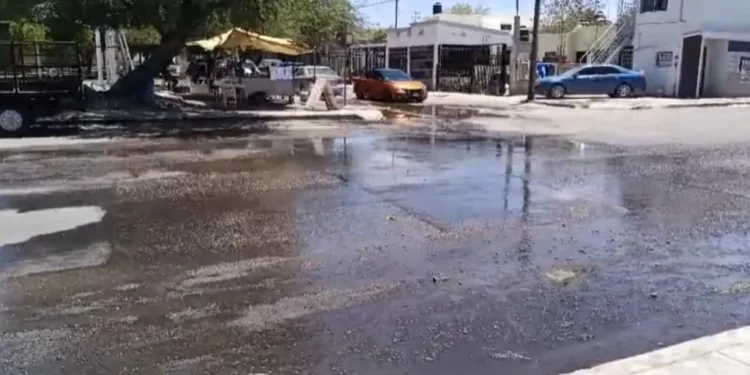 Vecinos de Colonia Villa Sonora Reportan Fuga de Drenaje en Hermosillo; Han Reportado Enfermos