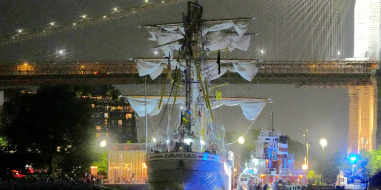 El buque Cuauhtémoc no recibía asistencia de remolcador, pese a malas condiciones marítimas: Schumer