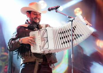 Cierra Eden Muñoz las Fiestas del Pitic 2025 ante 70 mil personas