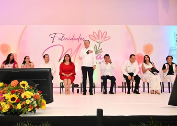 Alfonso Durazo reconoce la labor de 3 mil madres que trabajan en el Gobierno de Sonora