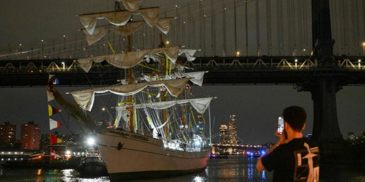 Lamenta Sheinbaum deceso de dos tripulantes del buque Cuauhtémoc