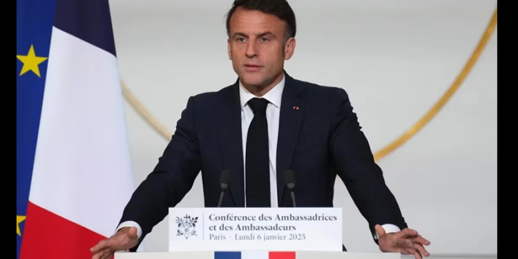 En Francia Emmanuel Macron plantea un referéndum sobre eutanasia; proyecto de ley divide al país