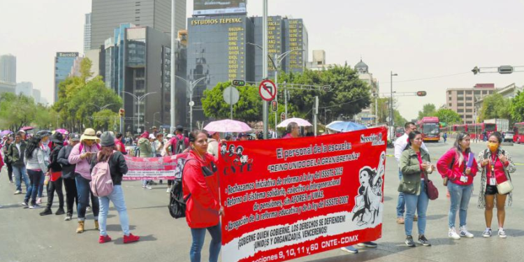 Maestros, entre la precariedad laboral y brechas de género