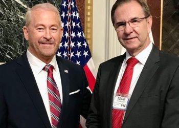 Ron Johnson rinde protesta como embajador de EU en México