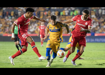 Toluca rescata un valioso empate en casa de Tigres