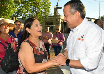 Atiende Toño Astiazarán a vecinos de la Solidaridad