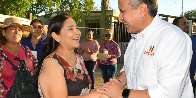 Atiende Toño Astiazarán a vecinos de la Solidaridad