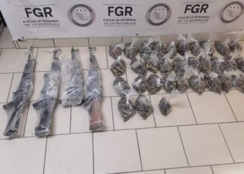 Desmantelan casa de seguridad en Cananea, aseguran granadas militares, droga y autos robados en EU