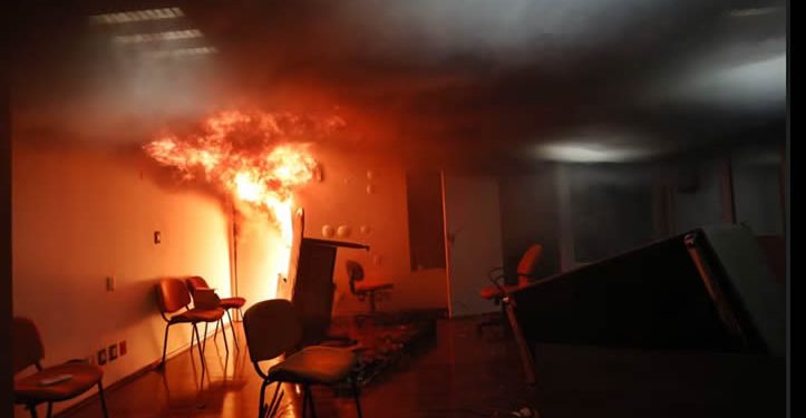 “Eso no somos los maestros de México”, condena unánime por vandalismo contra edificio del SNTE