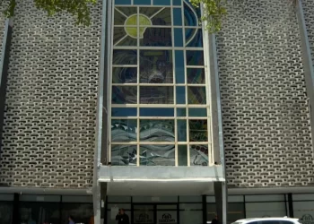 Rescatan a Dos Adultas Mayores Atrapadas en Elevador de las Oficinas de Isssteson en Hermosillo