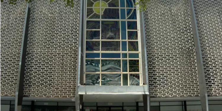 Rescatan a Dos Adultas Mayores Atrapadas en Elevador de las Oficinas de Isssteson en Hermosillo