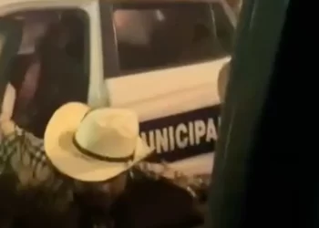 Sujeto en Estado de Ebriedad Roba Patrulla y Se Impacta en Papelería de Hermosillo