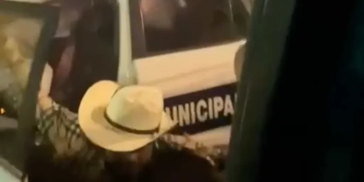 Sujeto en Estado de Ebriedad Roba Patrulla y Se Impacta en Papelería de Hermosillo