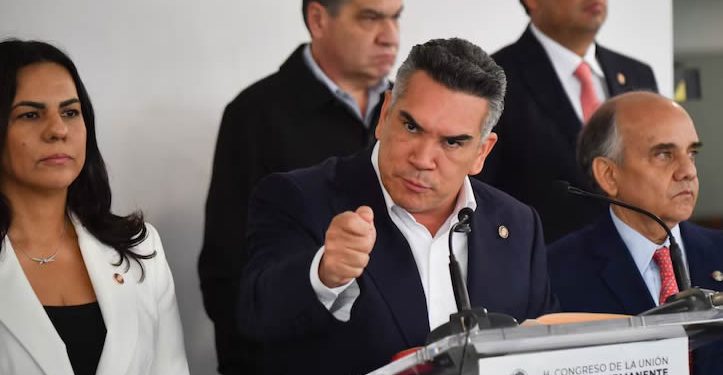 Compara PRI a López Obrador y Morena con nazis; “no manda Sheinbaum”, acusa