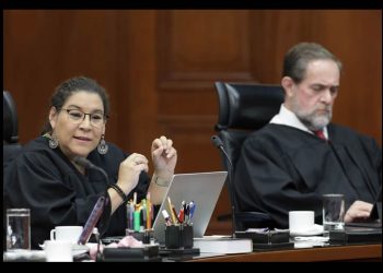 Acusa Lenia Batres a la SCJN de excluirla y confabular con empresas de Salinas Pliego