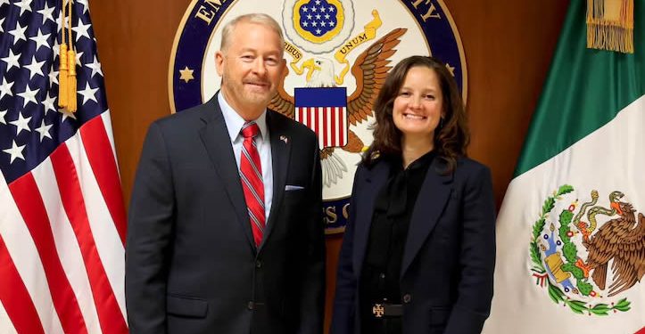 Embajador de EEUU destaca trabajo con México para desmantelar flujo de drogas