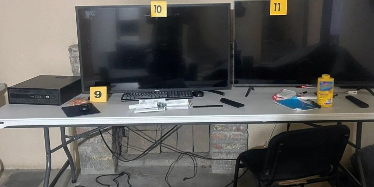 Aseguran armas, droga y equipo para halconeo durante cateo en San Luis Río Colorado